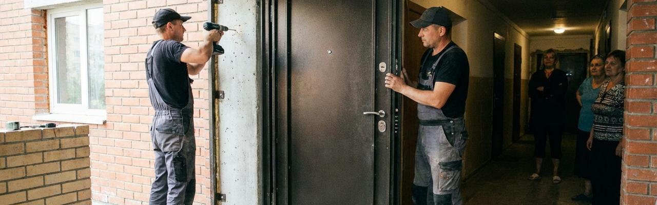 Instalación de puertas de seguridad en Guadix